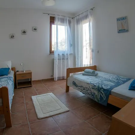 Villa Maja Rustic Oasis With Private Pool & Lush Garden Ližnjan