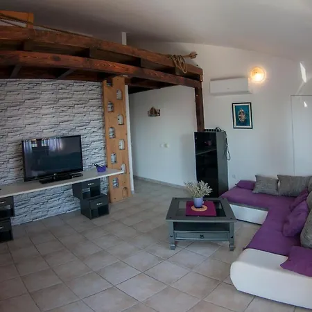 Villa Maja Rustic Oasis With Private Pool & Lush Garden