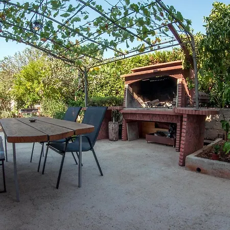 Villa Maja Rustic Oasis With Private Pool & Lush Garden Villa *