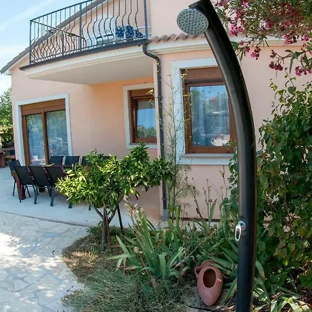 Villa Maja Rustic Oasis With Private Pool & Lush Garden