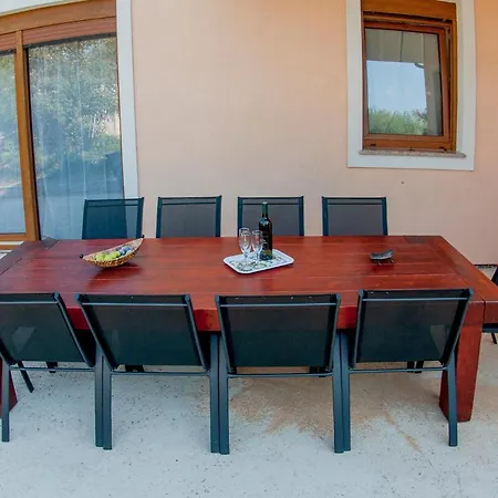 Villa Maja Rustic Oasis With Private Pool & Lush Garden