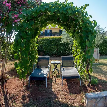 Villa Villa Maja Rustic Oasis With Private Pool & Lush Garden Ližnjan