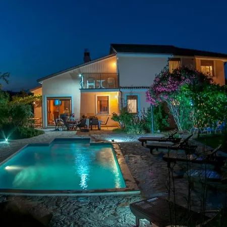 Villa Villa Maja Rustic Oasis With Private Pool & Lush Garden *
