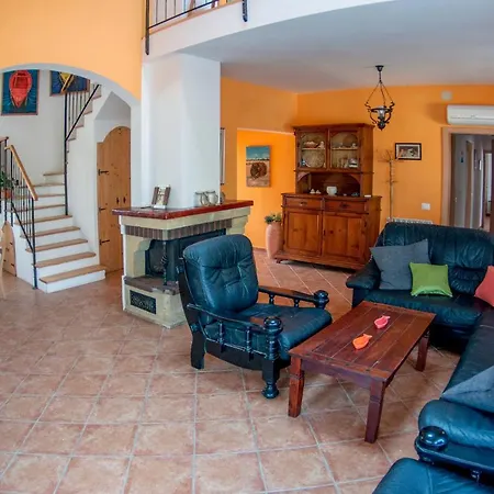 Villa Maja Rustic Oasis With Private Pool & Lush Garden Villa *