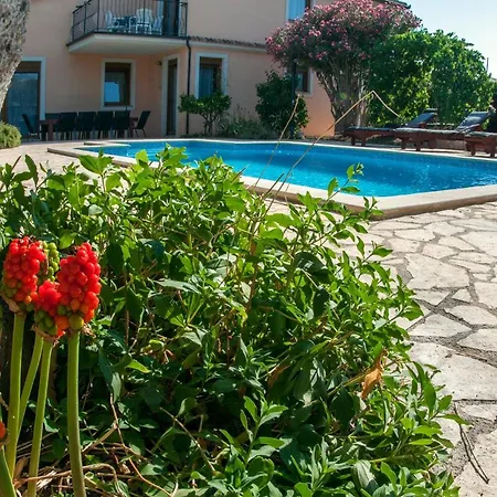 Villa Villa Maja Rustic Oasis With Private Pool & Lush Garden *